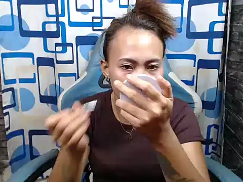 joanpetite online show from April 2026 11:07:01 PM