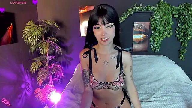 Snapshot of Evelyn_Russoo chatting on September 2025 01:56:01 PM Evelyn Russoo online show from September 2025 01:56:01 PM