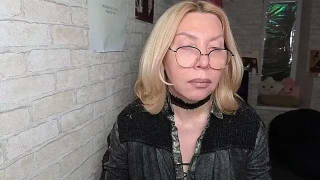 Wendy Waves online show from October 2025 12:23:02 PM