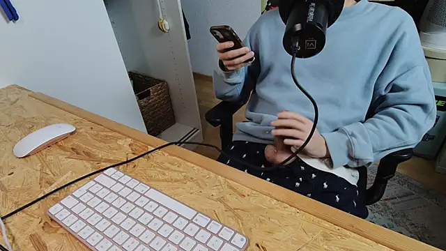 Snapshot of BenReich chatting on November 2025 08:08:01 PM BenReich online show from November 2025 08:08:01 PM