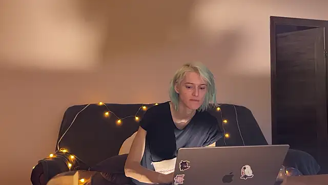 Lea Elfie online show from March 2026 03:17:01 PM