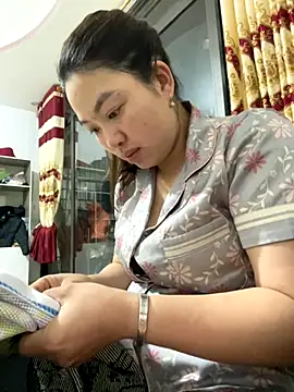 Nhung584 online show from October 2025 01:10:01 PM