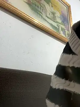 Snapshot of Nhung584 chatting on November 2025 12:37:01 PM Nhung584 online show from November 2025 12:37:01 PM