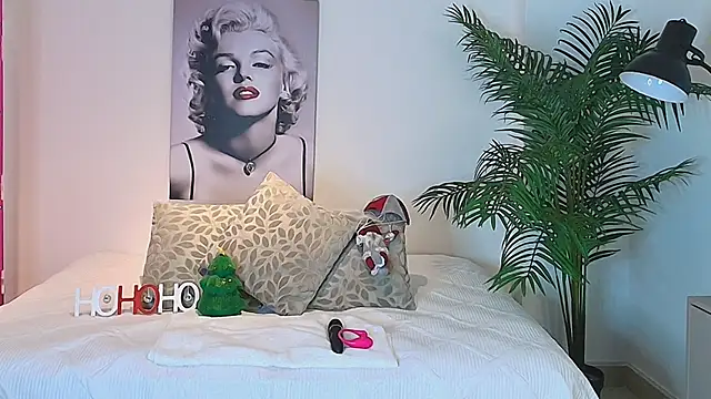 LUNAA    online show from November 2025 03:53:02 AM