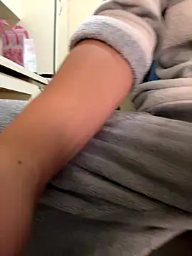 sonwmelt1 online show from November 2025 02:22:01 AM