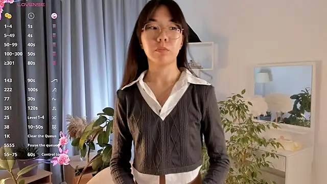 Snapshot of UdelaDodson chatting on September 2025 03:06:01 PM UdelaDodson online show from September 2025 03:06:01 PM