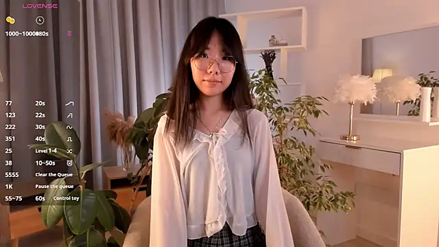 Snapshot of UdelaDodson chatting on October 2025 01:36:02 AM UdelaDodson online show from October 2025 01:36:02 AM