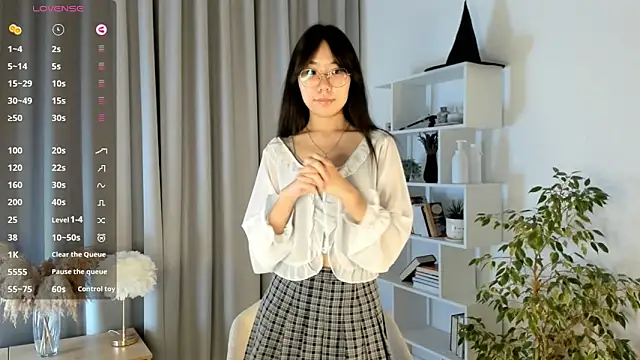 Snapshot of UdelaDodson chatting on October 2025 01:13:02 AM UdelaDodson online show from October 2025 01:13:02 AM