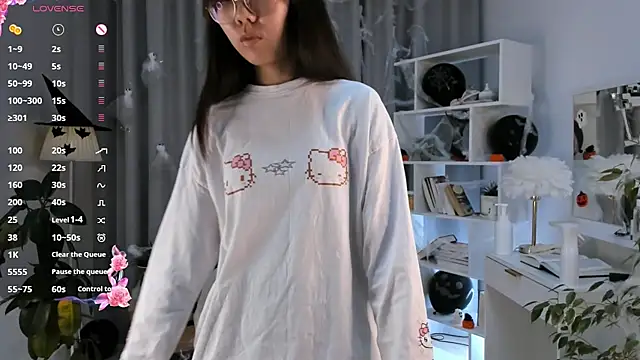 Snapshot of UdelaDodson chatting on November 2025 02:24:02 AM UdelaDodson online show from November 2025 02:24:02 AM