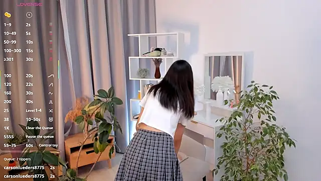 Snapshot of UdelaDodson chatting on November 2025 03:06:02 AM UdelaDodson online show from November 2025 03:06:02 AM