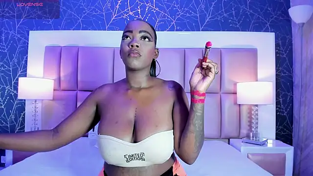 ReinaMiah online show from October 2025 03:50:01 AM