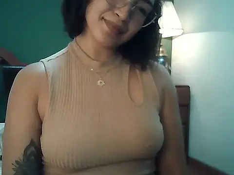 FallsForHerSmile online show from May 2026 05:10:01 PM