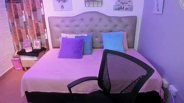 Milla lourents online show from September 2025 08:10:01 PM