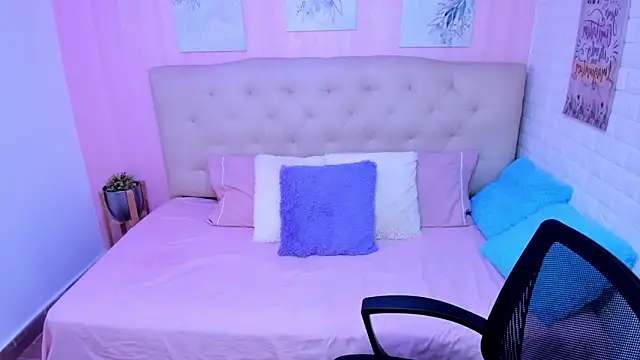 Milla lourents online show from October 2025 08:20:02 PM