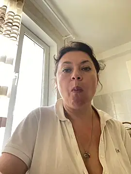 Snapshot of Kiravix chatting on October 2025 09:18:01 AM Kiravix online show from October 2025 09:18:01 AM