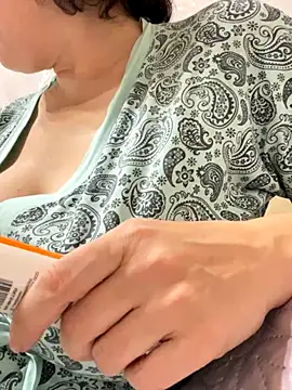 Snapshot of Kiravix chatting on October 2025 06:24:01 PM Kiravix online show from October 2025 06:24:01 PM