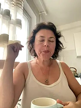 Snapshot of Kiravix chatting on November 2025 10:46:02 AM Kiravix online show from November 2025 10:46:02 AM