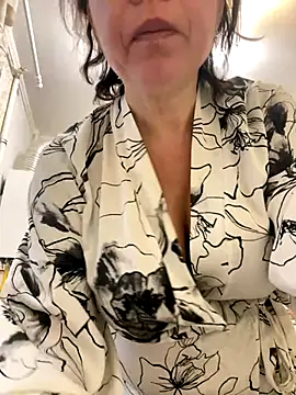 Snapshot of Kiravix chatting on November 2025 05:17:01 AM Kiravix online show from November 2025 05:17:01 AM