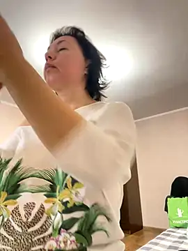 Snapshot of Kiravix chatting on December 2025 08:32:02 AM Kiravix online show from December 2025 08:32:02 AM