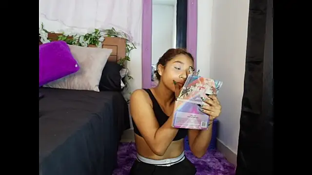 Natzury online show from November 2025 01:45:01 PM