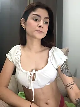 Snapshot of MarianaNinfa chatting on October 2025 08:13:01 AM MarianaNinfa online show from October 2025 08:13:01 AM