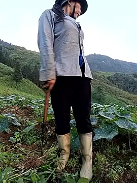 Snapshot of Exembin chatting on September 2025 10:50:01 AM Exembin online show from September 2025 10:50:01 AM