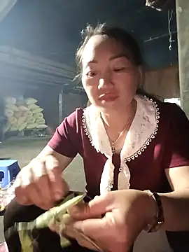 Snapshot of Exembin chatting on October 2025 12:25:02 PM Exembin online show from October 2025 12:25:02 PM