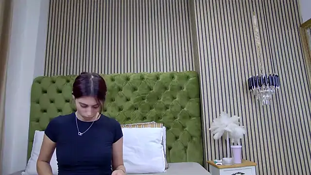 Snapshot of LunaHart chatting on October 2025 07:03:01 PM LunaHart online show from October 2025 07:03:01 PM