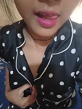 RAYI Queen 2 online show from May 2026 10:41:02 AM