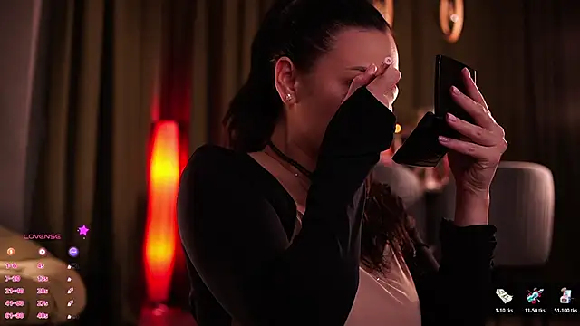 MaryHols online show from December 2025 05:11:02 PM