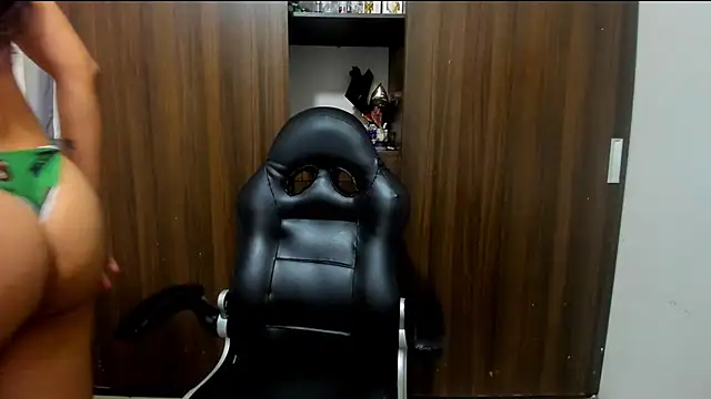 Snapshot of miss_bigcockts chatting on November 2025 09:08:01 PM miss bigcockts online show from November 2025 09:08:01 PM