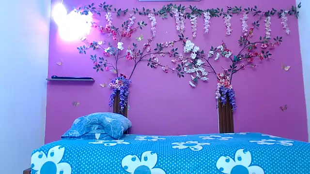 Snapshot of skinnybarbie022 chatting on May 2026 12:52:02 AM skinnybarbie022 online show from May 2026 12:52:02 AM