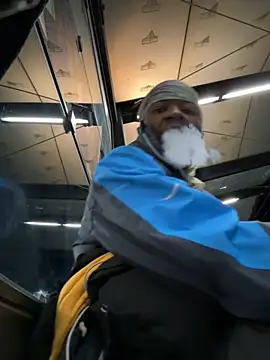 Snapshot of TazHardaway3435 chatting on October 2025 05:15:01 AM TazHardaway3435 online show from October 2025 05:15:01 AM