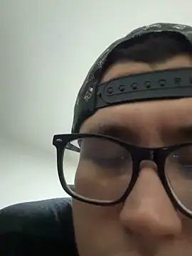 Snapshot of Kurtxxx22 chatting on November 2025 03:50:01 AM Kurtxxx22 online show from November 2025 03:50:01 AM