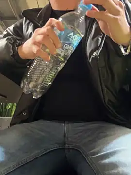 Snapshot of Kurtxxx22 chatting on February 2026 01:44:02 AM Kurtxxx22 online show from February 2026 01:44:02 AM