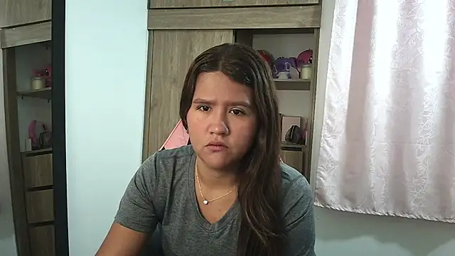 Snapshot of Oliviawatson1 chatting on September 2025 12:05:02 PM Oliviawatson1 online show from September 2025 12:05:02 PM