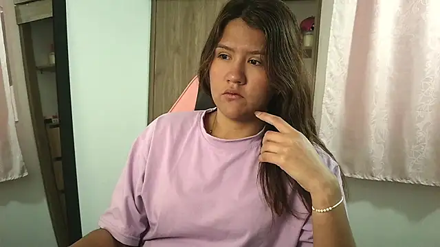 Snapshot of Oliviawatson1 chatting on October 2025 12:12:02 PM Oliviawatson1 online show from October 2025 12:12:02 PM