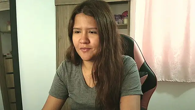 Snapshot of Oliviawatson1 chatting on October 2025 01:55:02 PM Oliviawatson1 online show from October 2025 01:55:02 PM