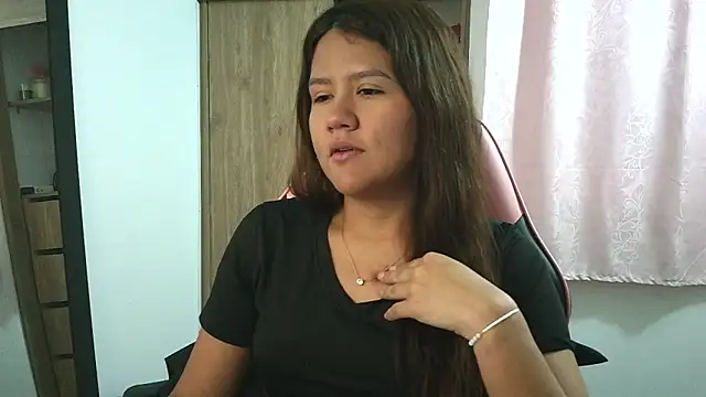 Snapshot of Oliviawatson1 chatting on October 2025 12:20:01 PM Oliviawatson1 online show from October 2025 12:20:01 PM