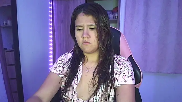 Snapshot of Oliviawatson1 chatting on October 2025 12:57:01 AM Oliviawatson1 online show from October 2025 12:57:01 AM