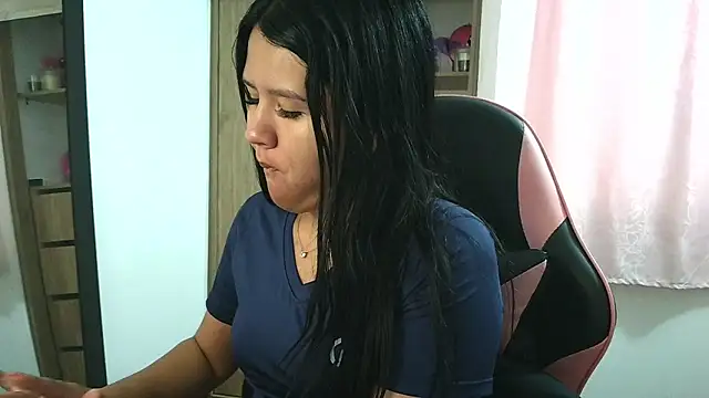 Snapshot of Oliviawatson1 chatting on November 2025 01:23:01 PM Oliviawatson1 online show from November 2025 01:23:01 PM