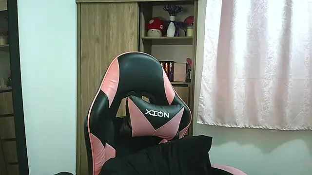 Snapshot of Oliviawatson1 chatting on November 2025 12:49:02 PM Oliviawatson1 online show from November 2025 12:49:02 PM