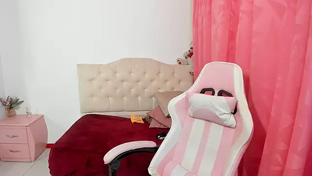 lailahdark online show from September 2025 05:00:01 AM