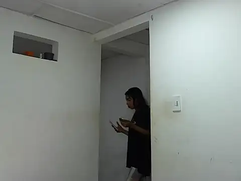 MeganAndMaxxh online show from October 2025 12:52:01 AM