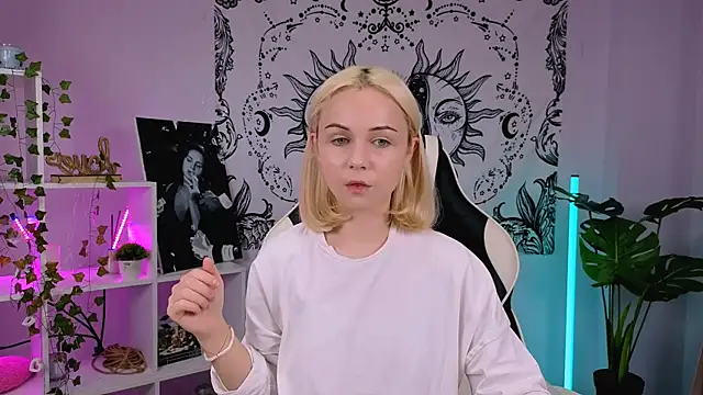 Charlotte Colinss online show from September 2025 02:58:02 AM