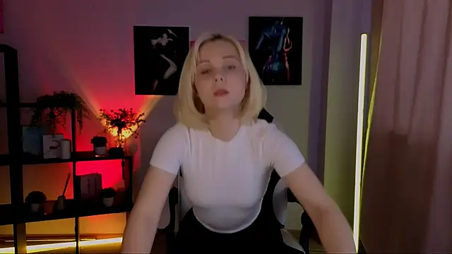 Charlotte Colinss online show from April 2026 04:41:02 AM