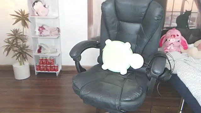 Suzie Wet Cave online show from September 2025 12:54:01 PM