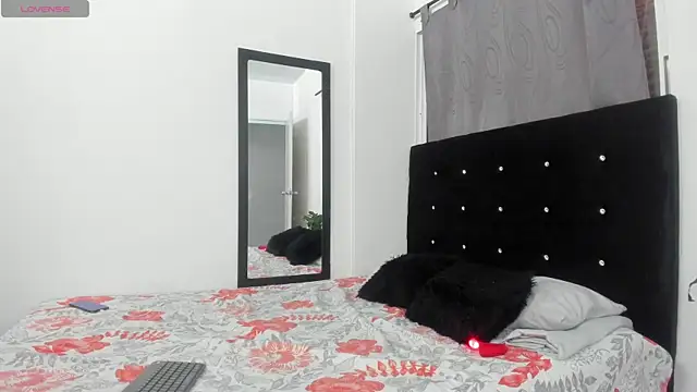 Snapshot of NicoleFletcher chatting on October 2025 07:47:02 PM NicoleFletcher online show from October 2025 07:47:02 PM