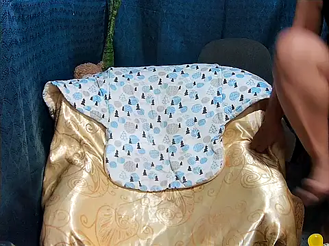 Snapshot of FlowerSexy chatting on November 2025 10:17:01 AM FlowerSexy online show from November 2025 10:17:01 AM