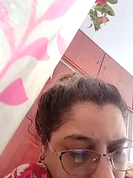 Snapshot of thanusi_2 chatting on September 2025 05:29:01 AM thanusi 2 online show from September 2025 05:29:01 AM